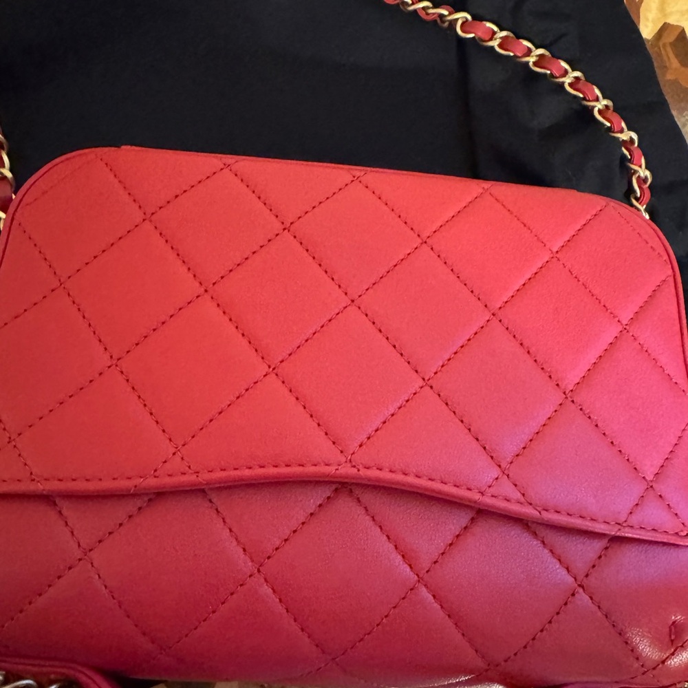 Chanel Infinity Chain mini bag in red quilted leather. - Picture 6 of 11
